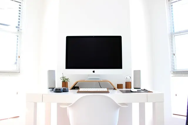 5 Astuces pour Éclairer Efficacement Votre Espace de Travail