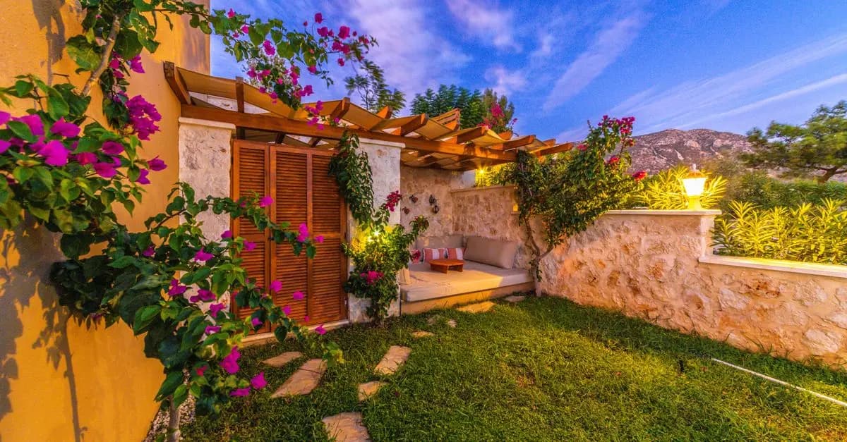How to Choose the Best Lighting for Your Outdoor Spaces