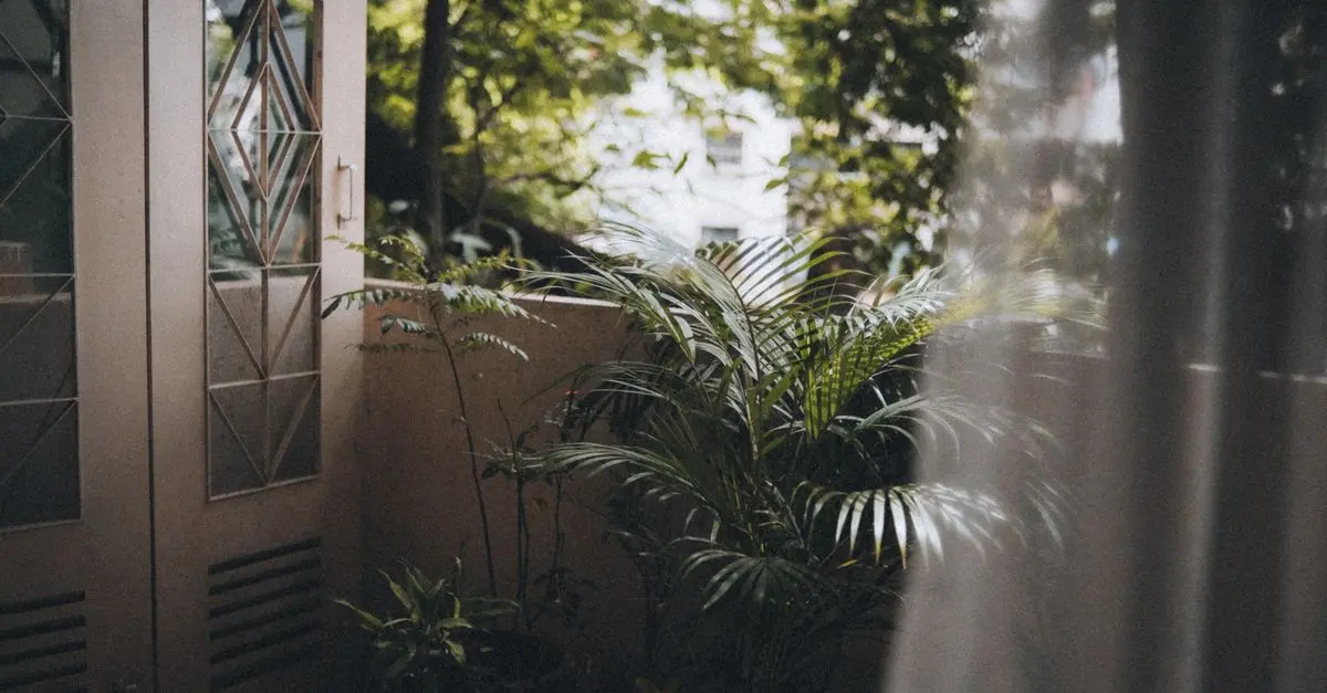 Comment optimiser l'éclairage de votre balcon pour l'été