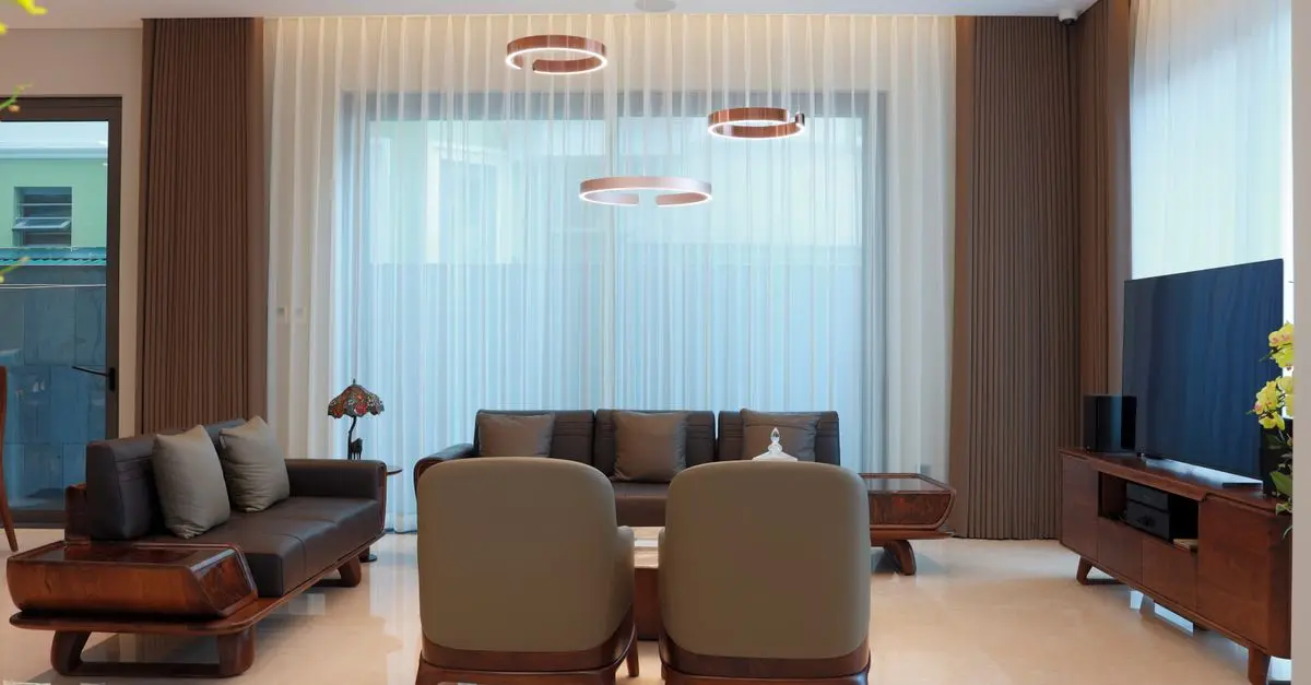 Comment choisir l'éclairage de votre salon pour une ambiance accueillante
