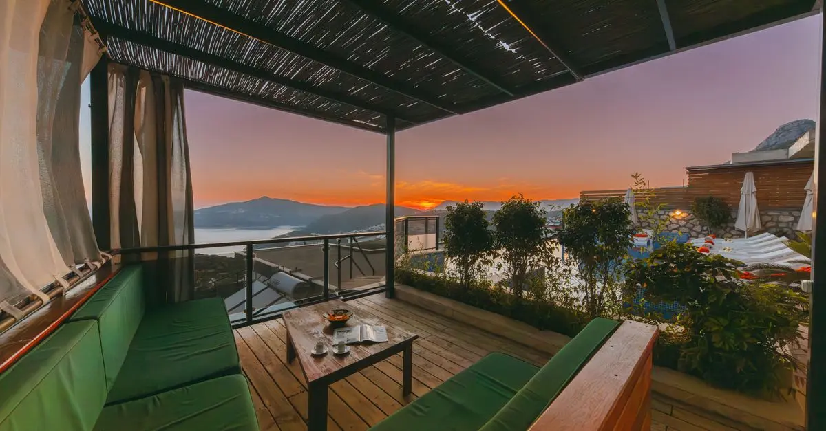 Comment choisir l'éclairage optimal pour votre balcon