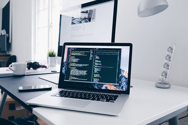 Comment choisir l'éclairage adapté pour votre bureau à domicile
