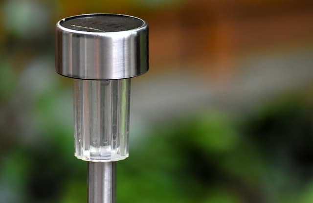 10 Astuces pour Éclairer Efficacement votre Jardin