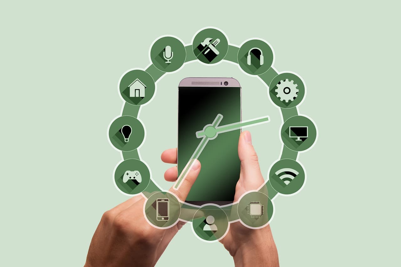 Choosing Between Smart Lighting Systems: Which is Right for You?